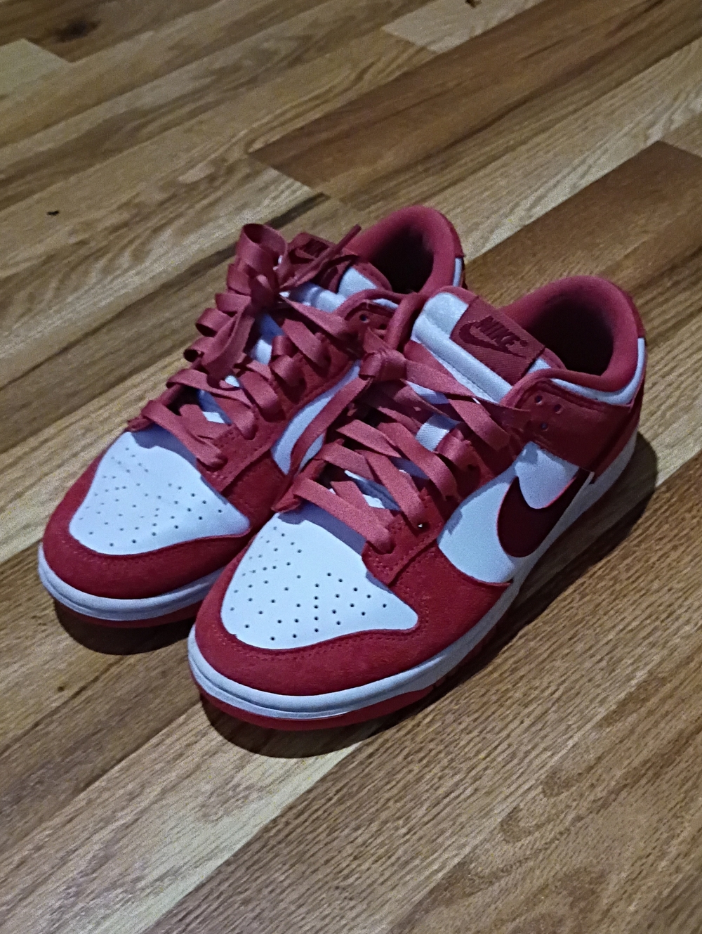 Nike Kids Low-Top Sneakers in Red and White
